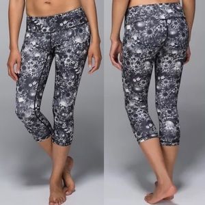 Lululemon Wunder Under Flowabunga Floral Black/White Crop Leggings Size 4